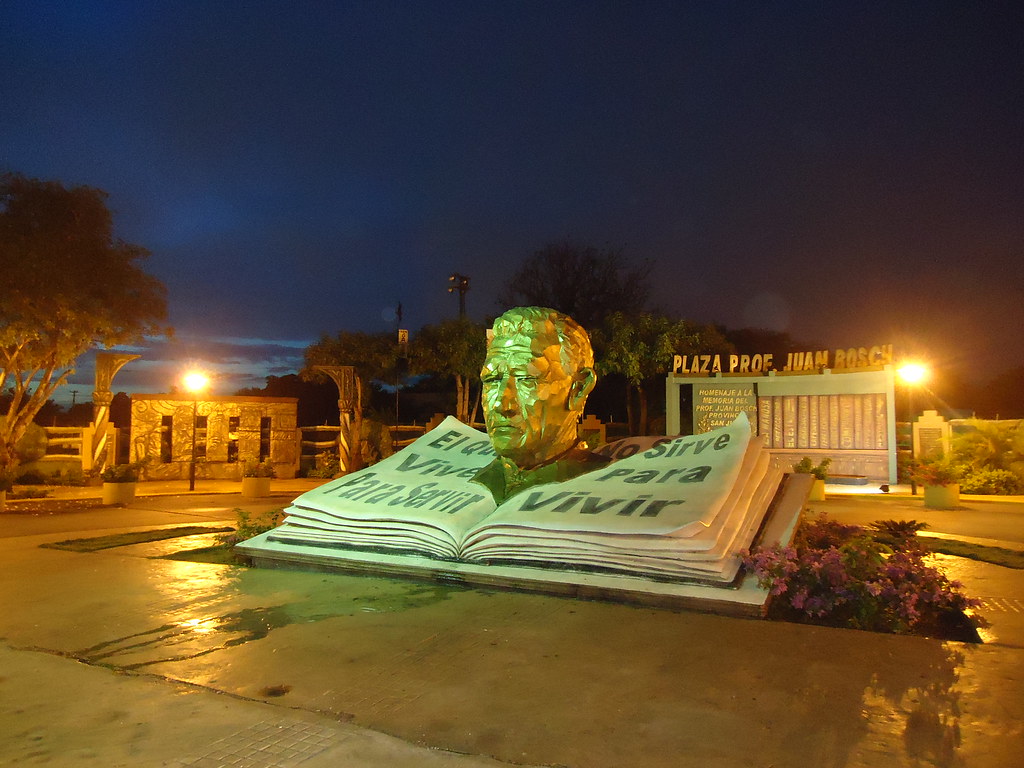 Plaza Prof. Juan Bosh. San Juan de la Maguana